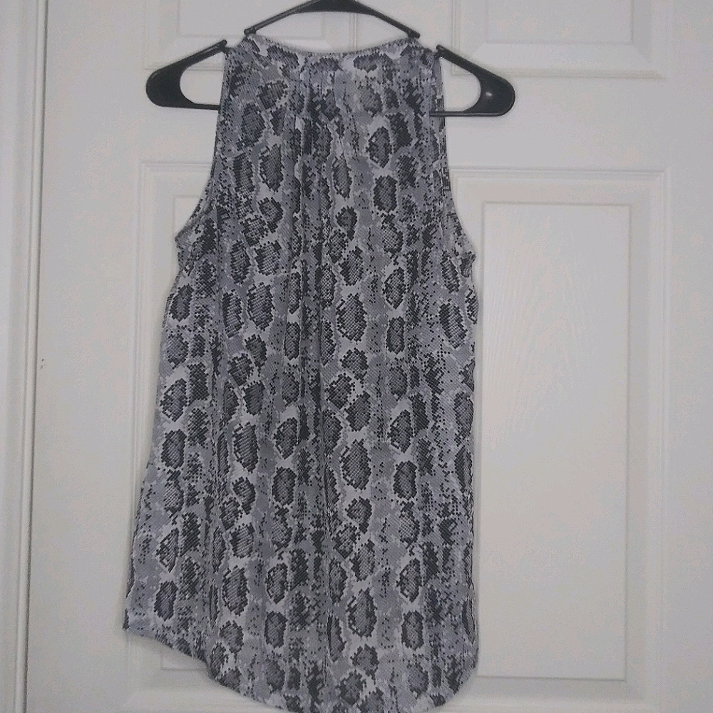 sleeveless blouse